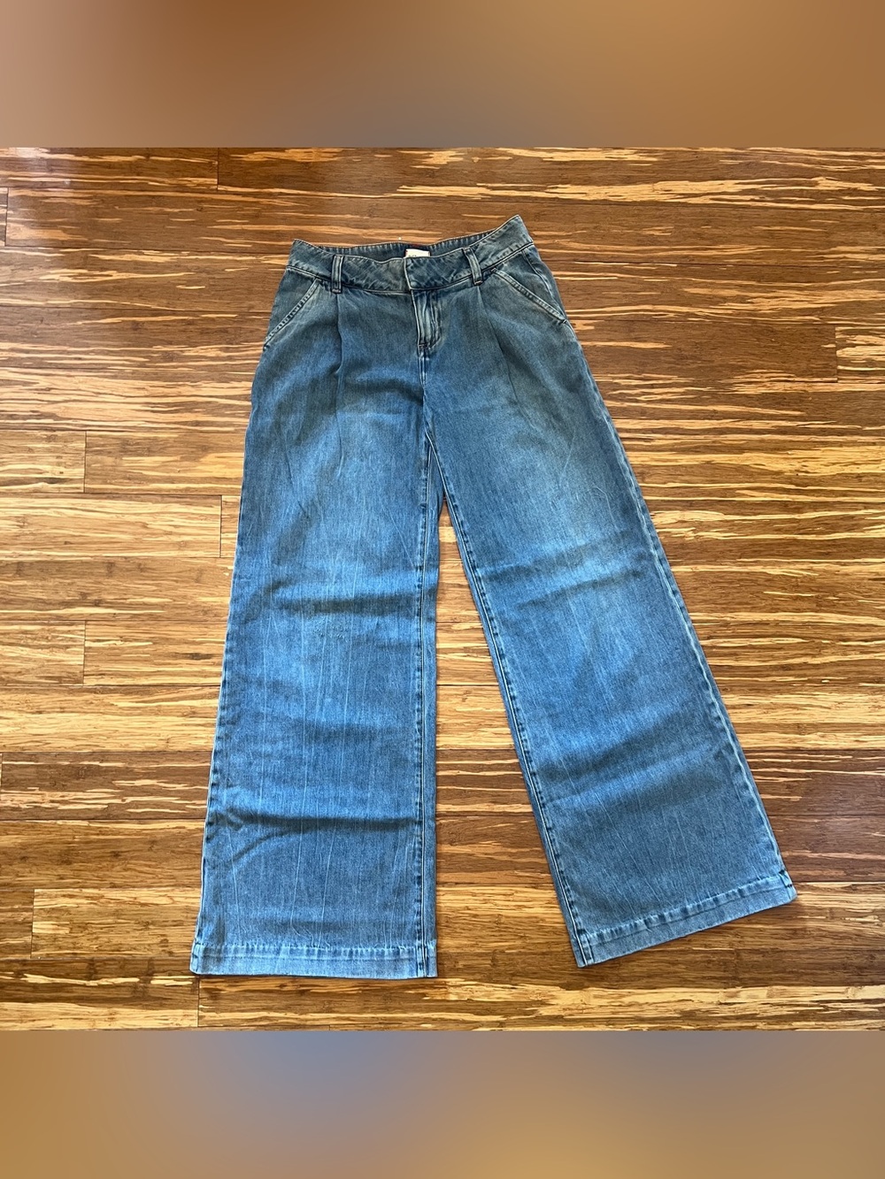 ALICE + OLIVIA Anders Low Waist Double Pleat Wide Leg Jeans - Picture 5 of 11